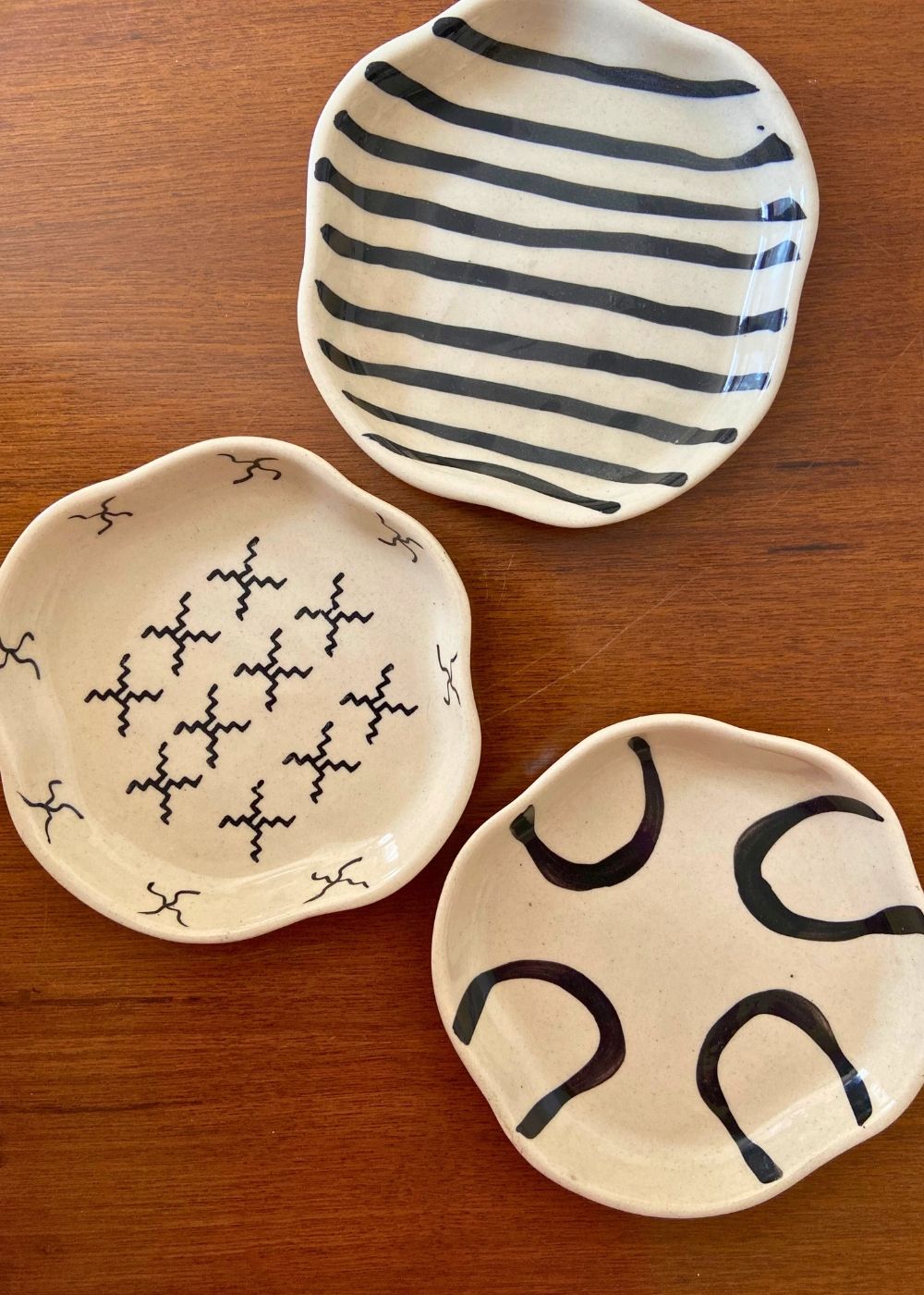 set of three dessert plates made by ceramic