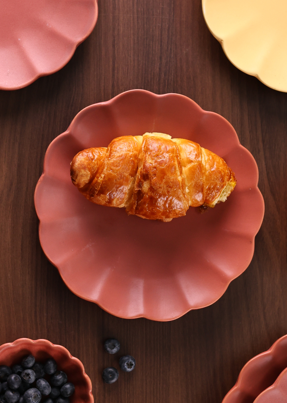 handmade gulaab phool plate made with ceramic material 