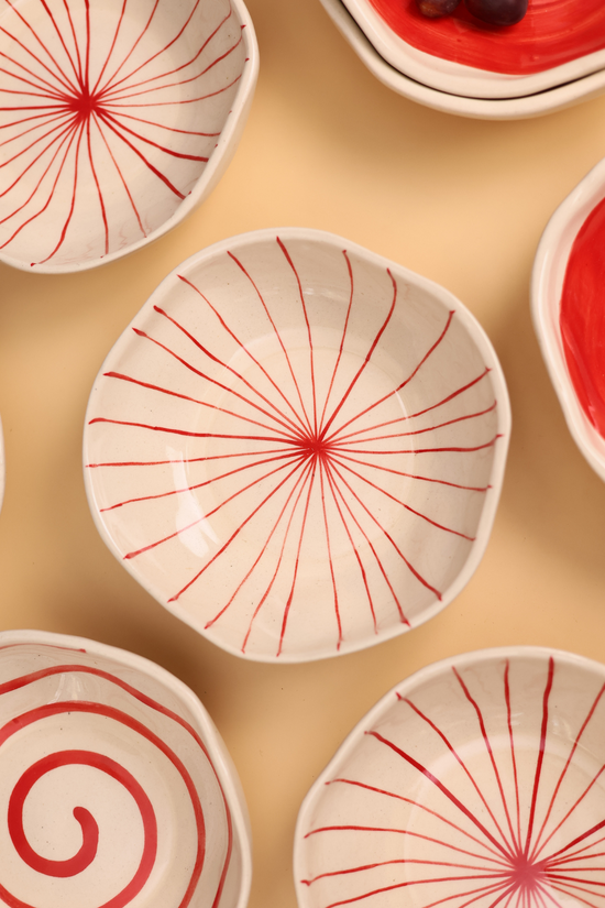 Red lines bowl