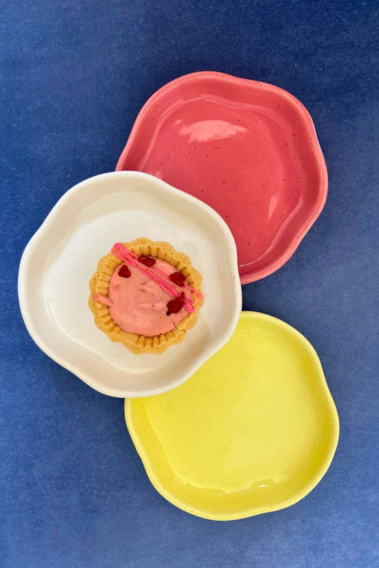 SET OF THREE DESSERT PLATES MADE BY CERAMIC 