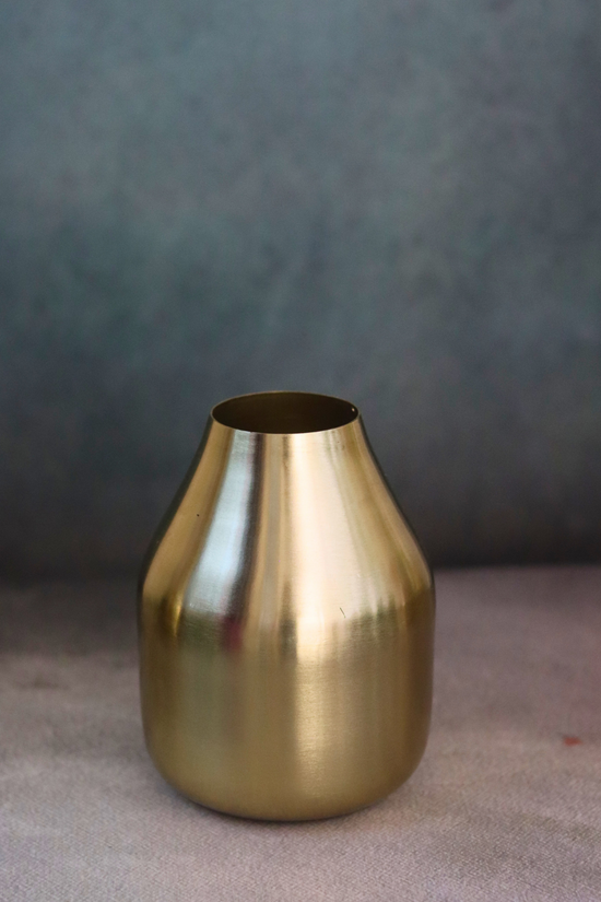 Glowing amber unique flower pot design