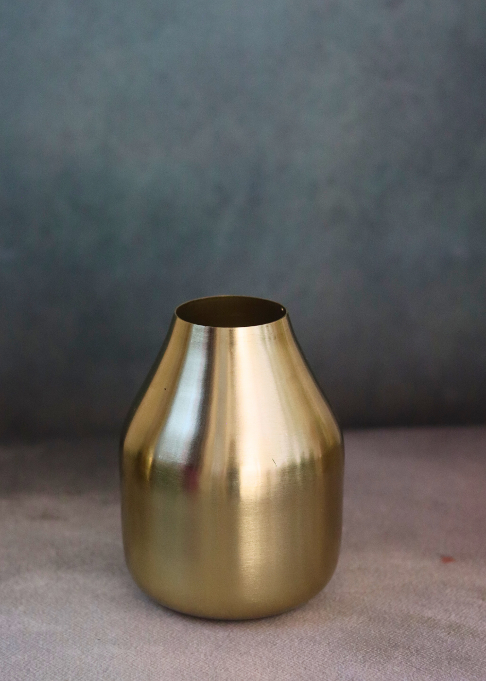 Glowing amber unique flower pot design