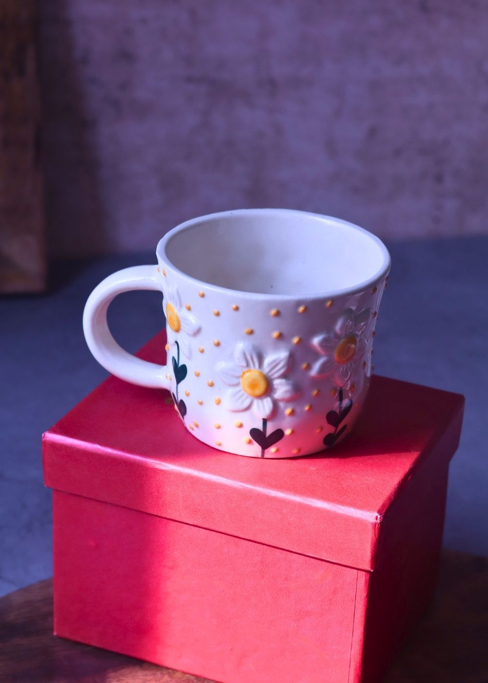 White Daisy Mug in a Gift Box with premium quality material