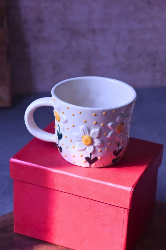 White Daisy Mug in a Gift Box with premium quality material