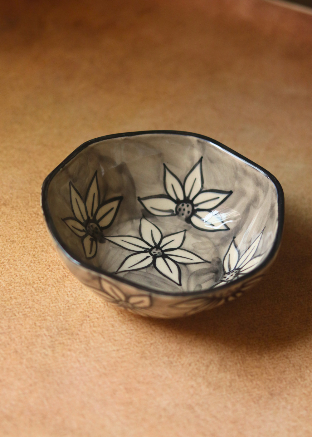 Grey daisy curry bowl 