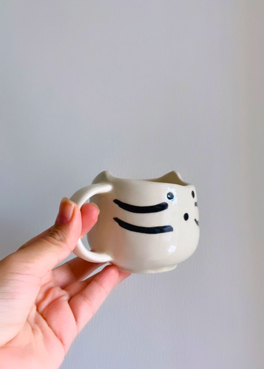 kitty mug made by ceramic 