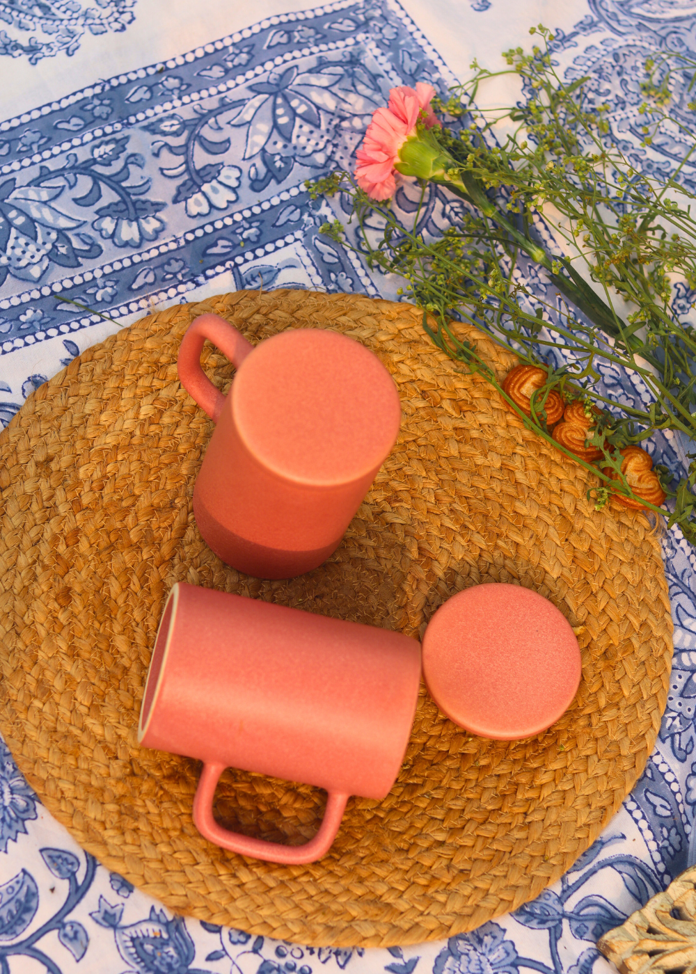 Pink mug with lid