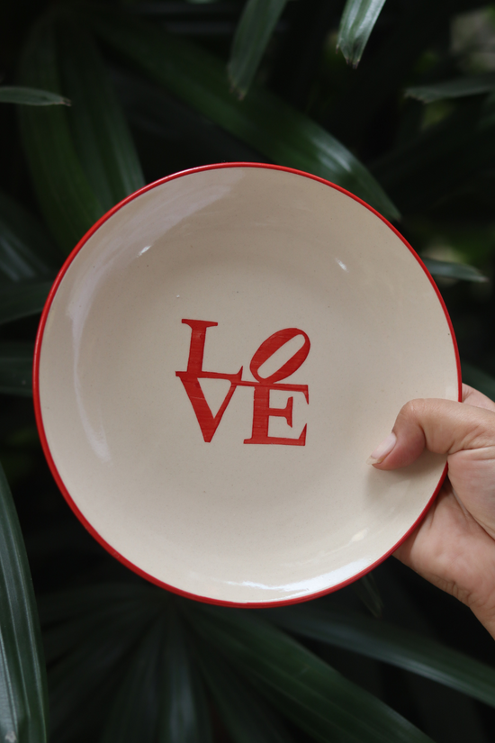 Love snack plate red & white 