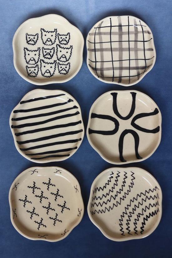 Set of 6 {black and white} handmade dessert plates (For the price of 5) with premium quality material