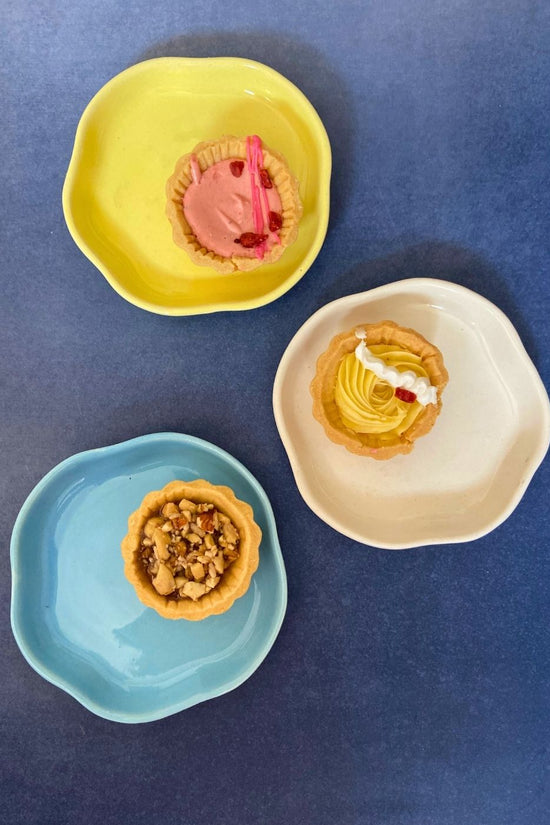 set of three dessert plates made by ceramic 