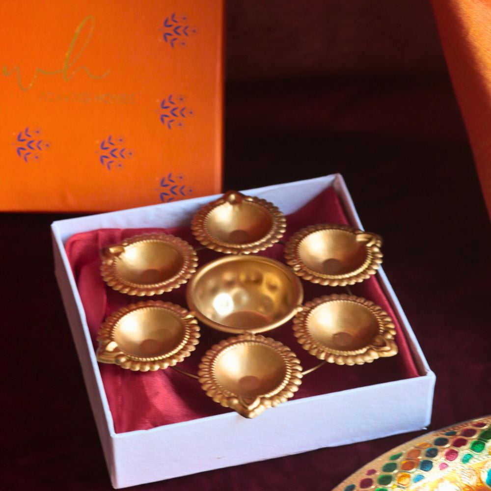 Roshni Ki Mehfil Diya in a Gift Box made by metal