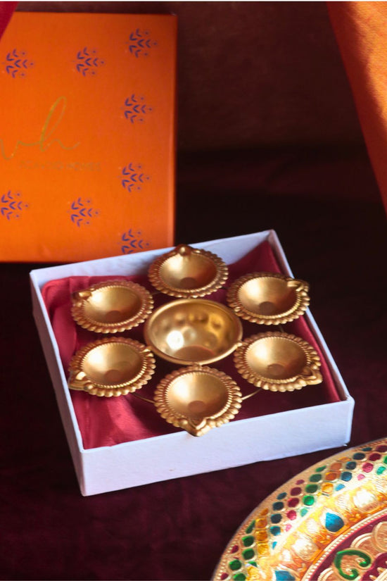 Roshni Ki Mehfil Diya in a Gift Box made by metal
