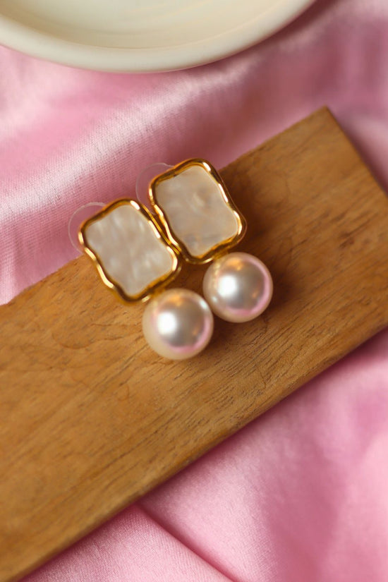 Hypoallergic Pearl essential earring