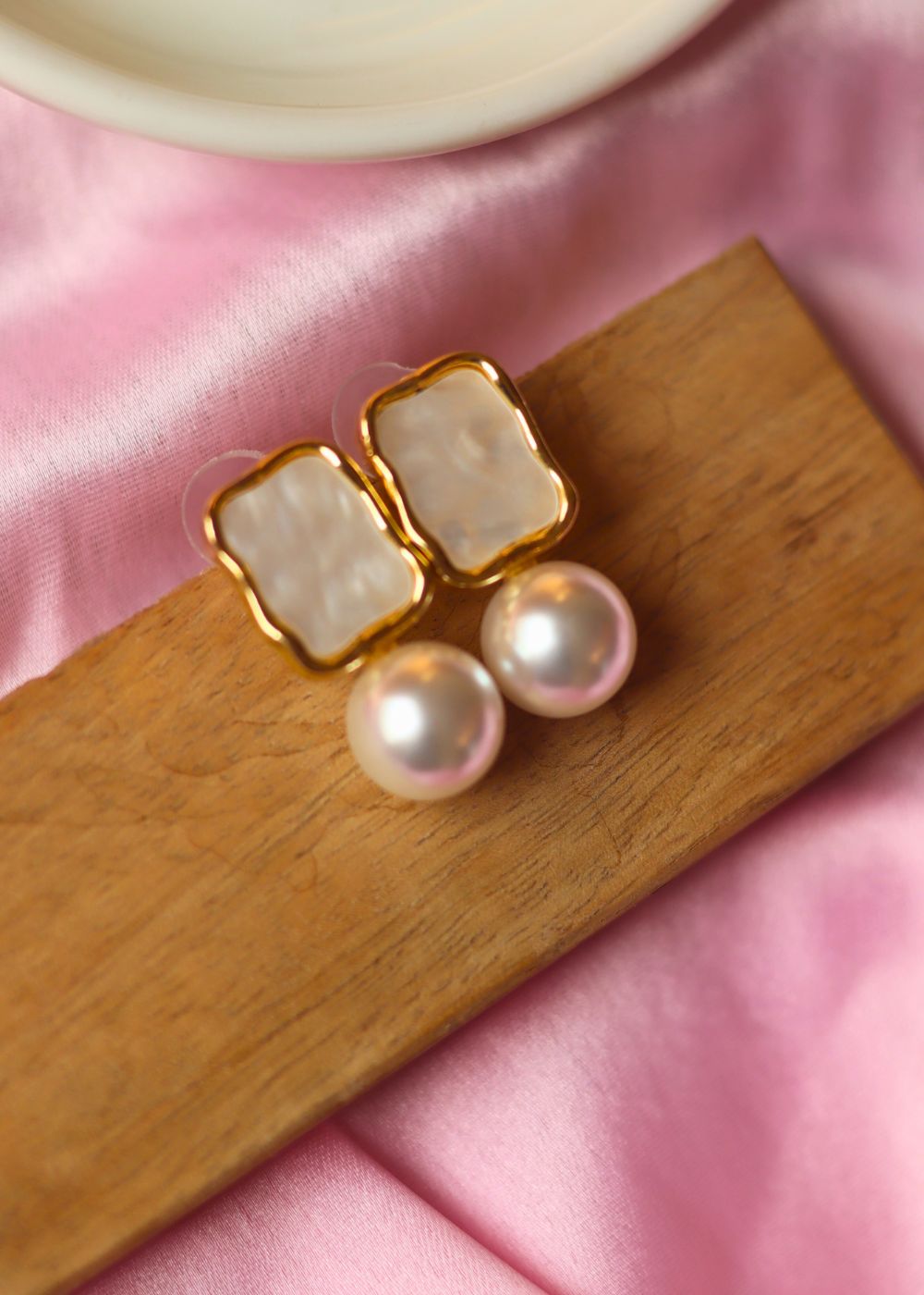 Hypoallergic Pearl essential earring