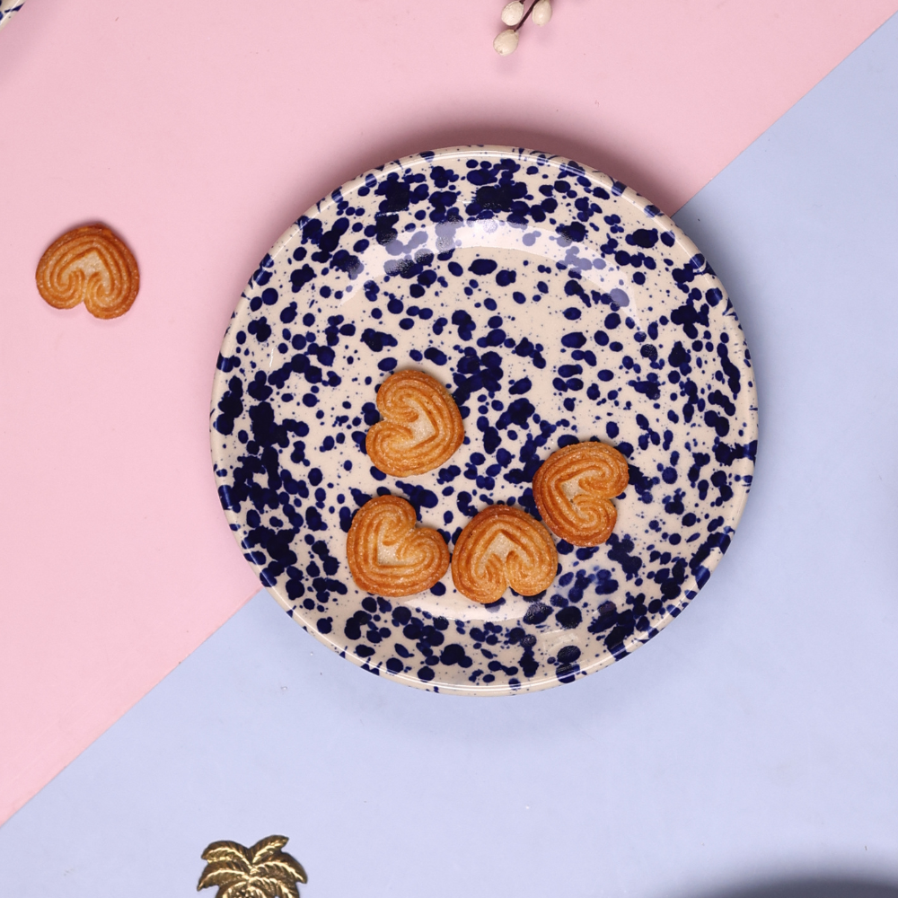 Blue flecked quarter plate with biscuits