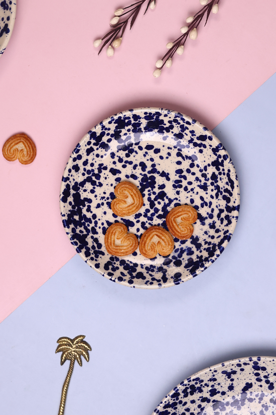 Blue flecked quarter plate with biscuits