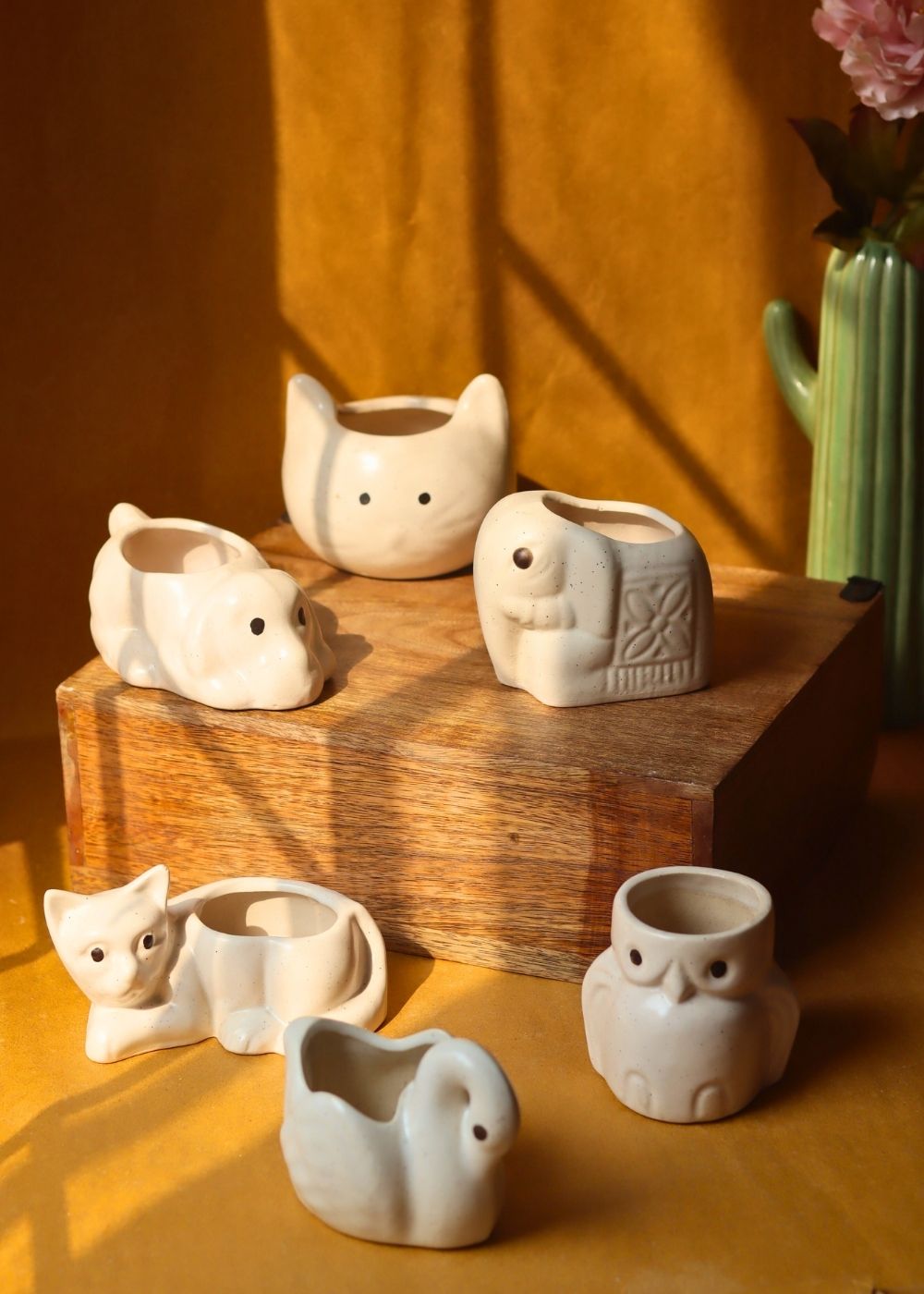Set of 6 - Tiny Paws Planters (for the price of 5) made by ceramic
