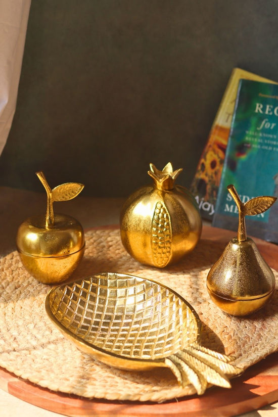 golden decor combo made by metal