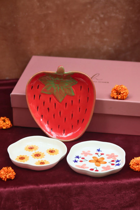 The Blissful Bloom Luxe Gift Hamper made by ceramic