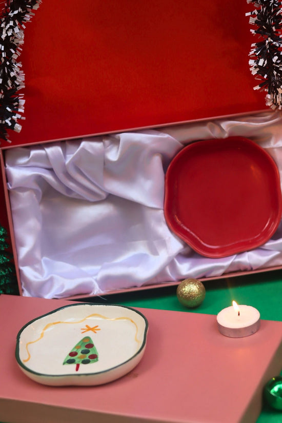 The Xmas & Red Handmade Dessert plate in a Gift Box with premium quality material