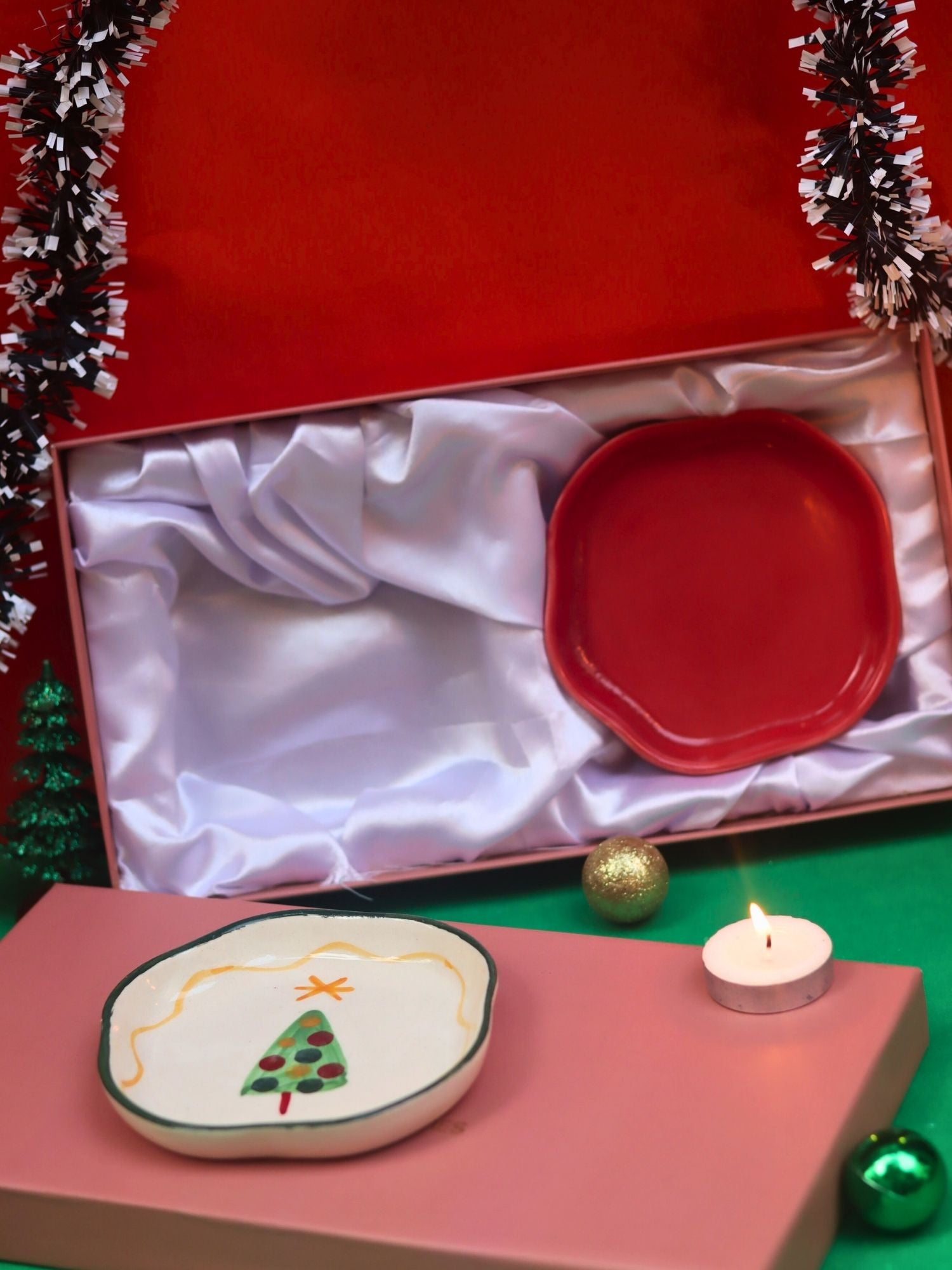 The Xmas & Red Handmade Dessert plate in a Gift Box with premium quality material