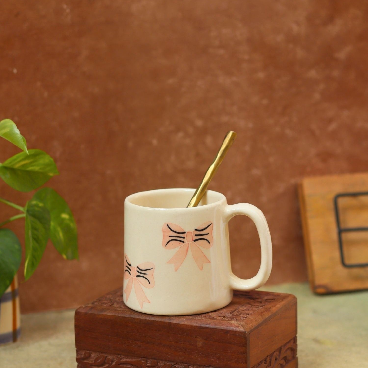 Ribbon Mug made by ceramic