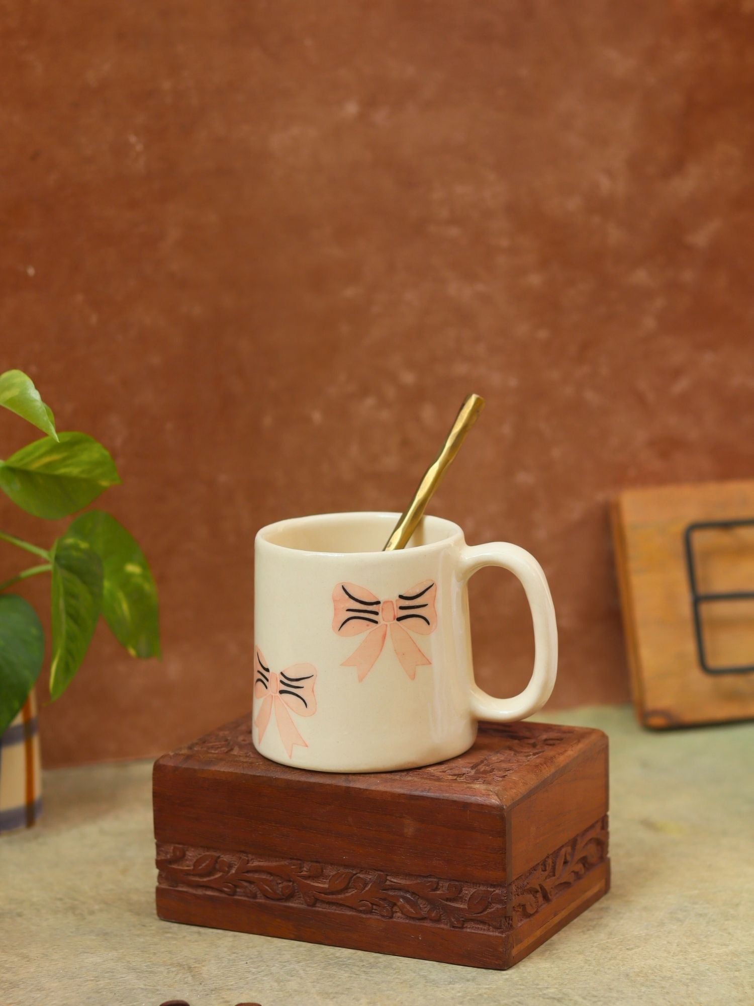 Ribbon Mug made by ceramic