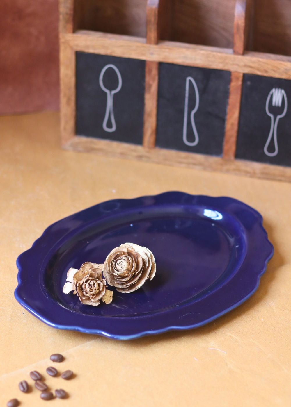 Royal Blue Scallop Oval Platter with premium quality material