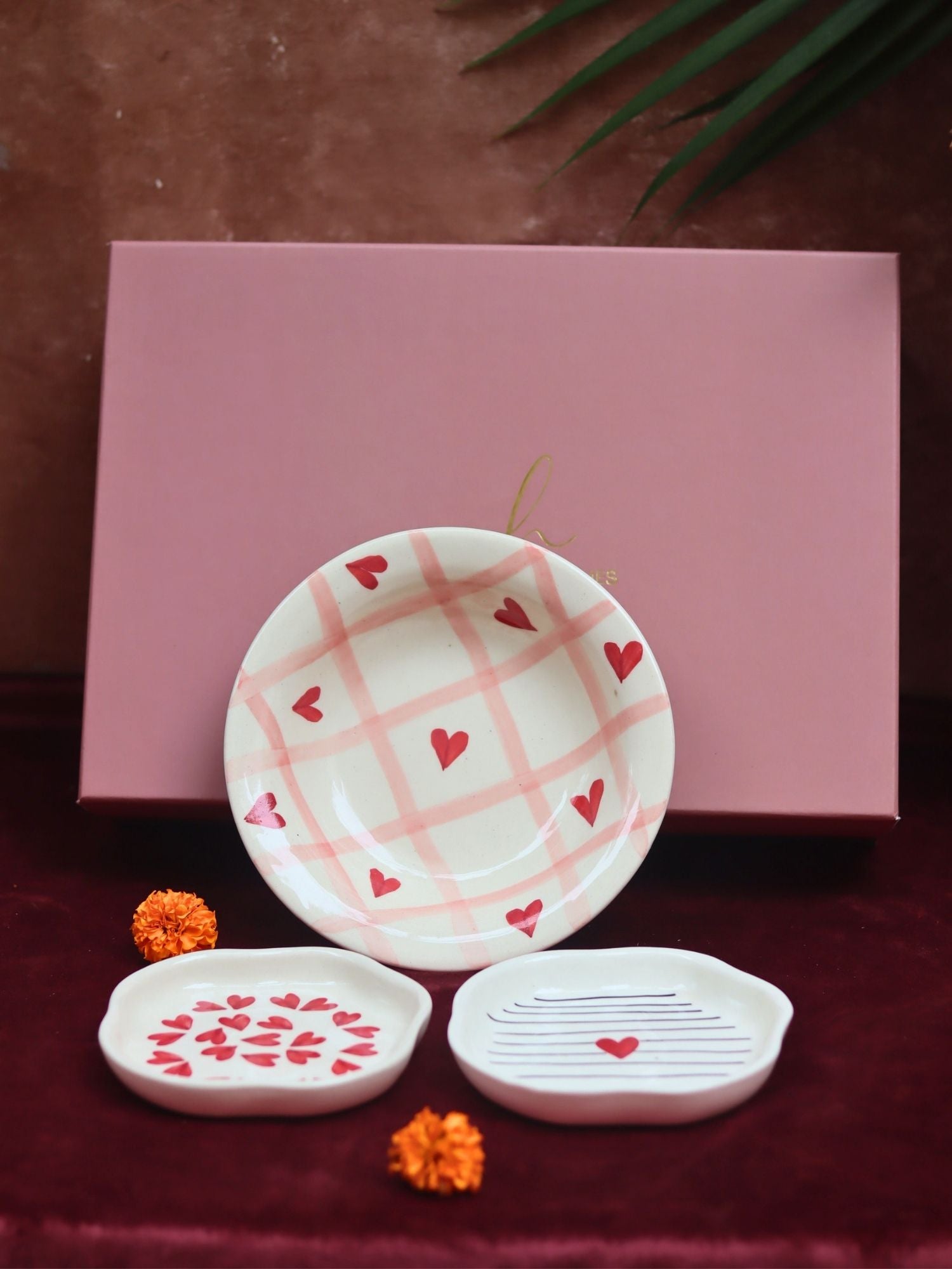 The Heartwarming Luxe Gift Hamper made by ceramic