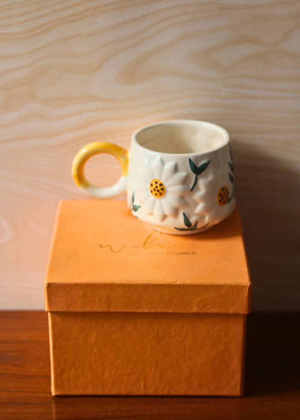 daisy bloom mug with a premium quality gift box