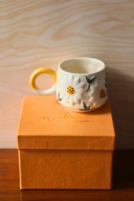 daisy bloom mug with a premium quality gift box