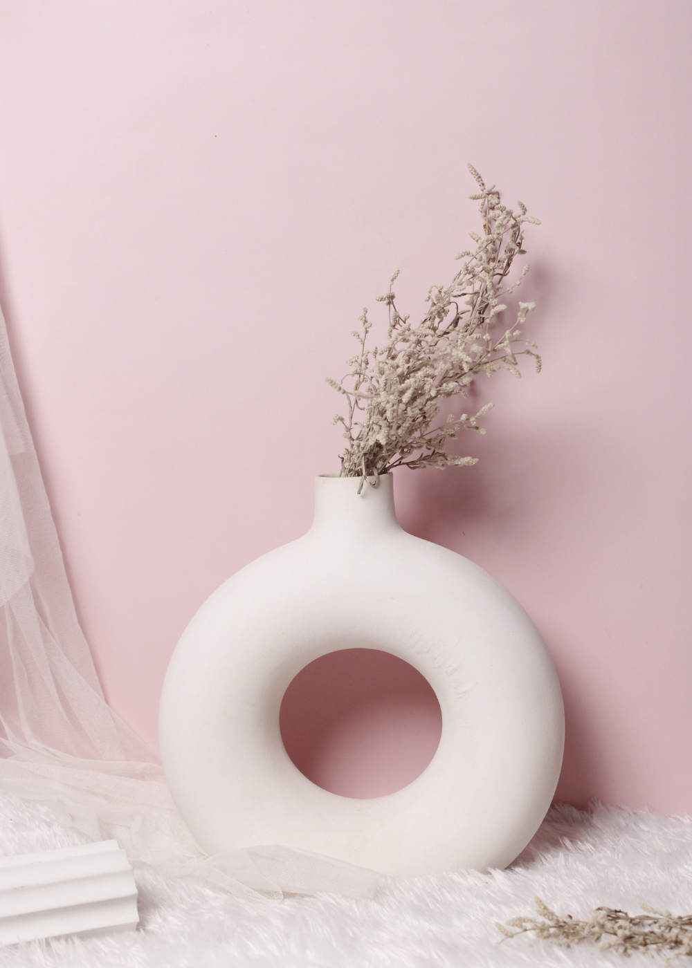 Small Donut Vase - White