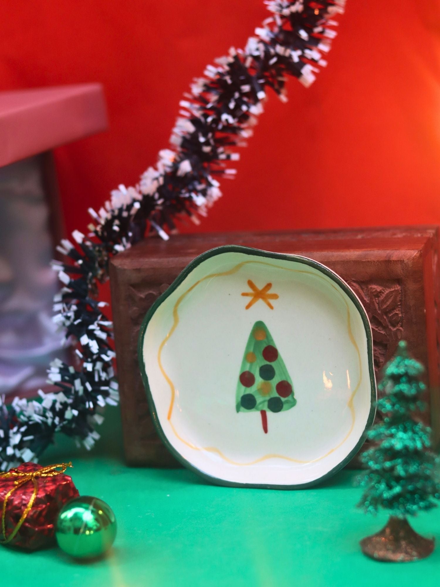 The Xmas Dessert Plate dishwasher safe