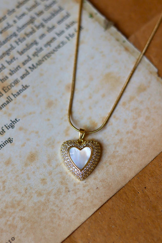 Hypoallergic Pearly Heart Necklace 
