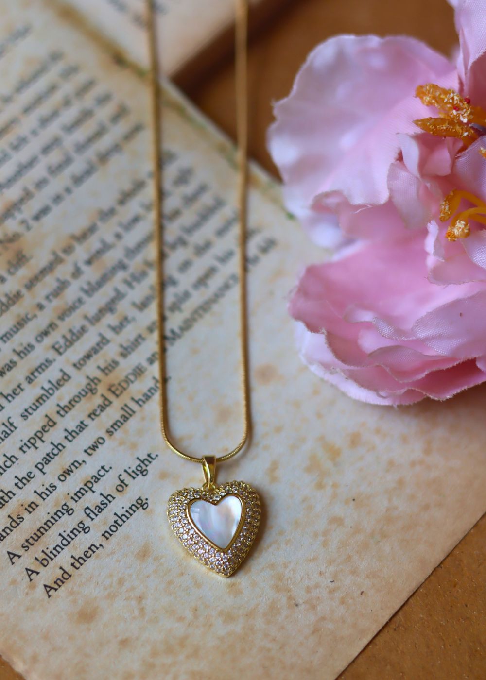 anti tarnish Pearly Heart Necklace 