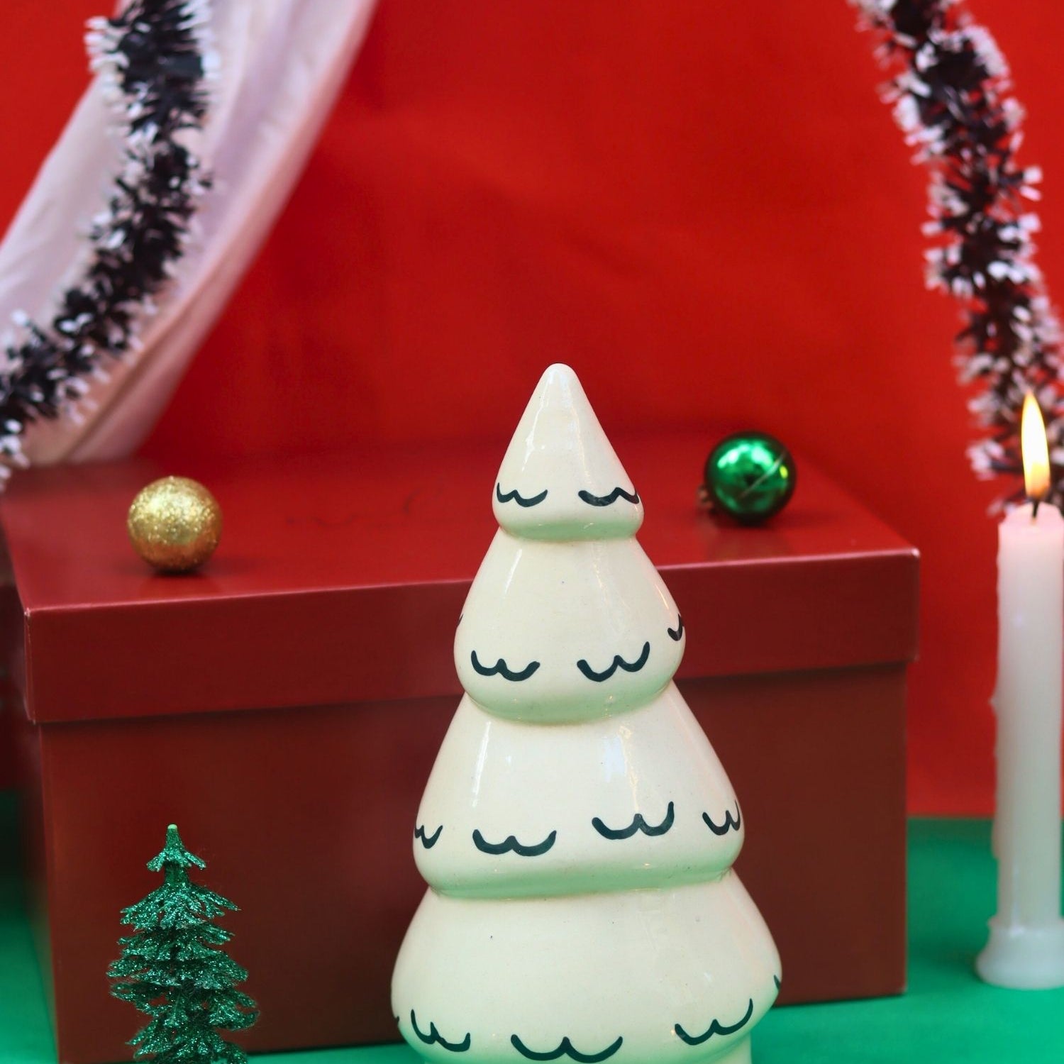 Snow White Christmas tree in a Gift Box made by ceramic