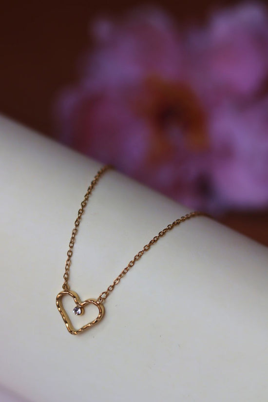 hypoallergic  Heartstone Necklace 