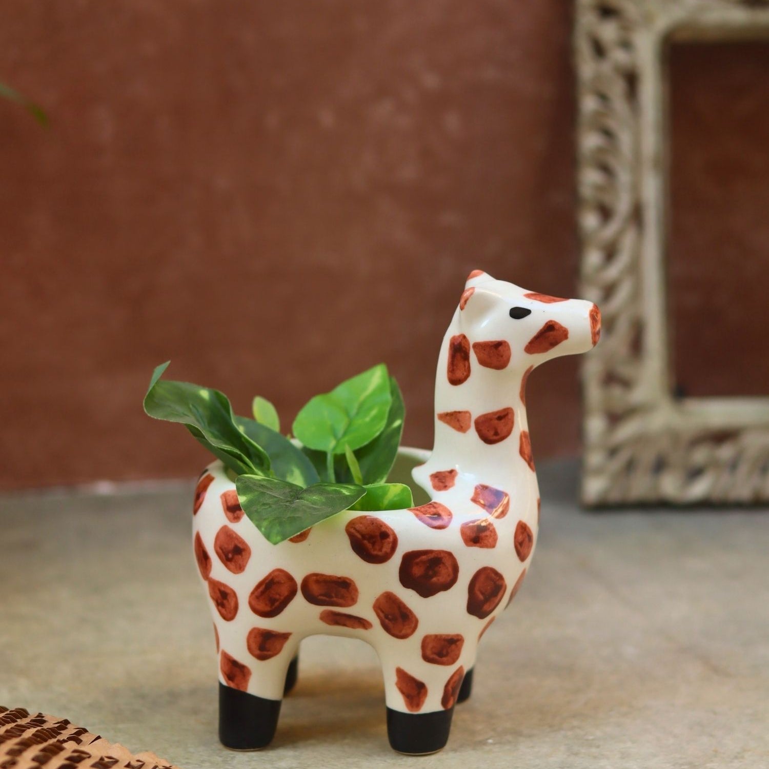 Hello Giraffe Planter made by ceramic