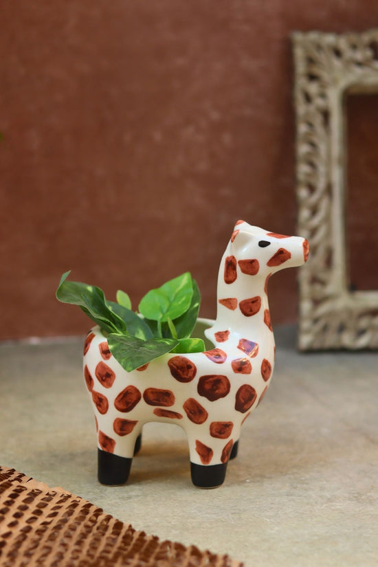 Hello Giraffe Planter made by ceramic