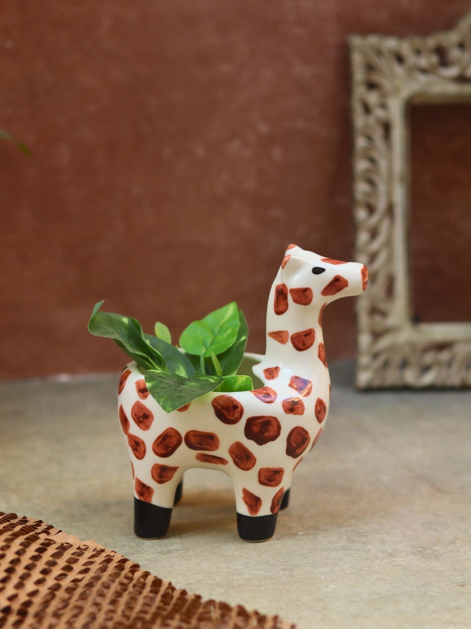 Hello Giraffe Planter made by ceramic