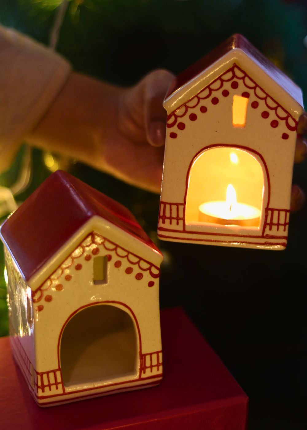 Christmas Hut Tea light Holder in a Gift Box with premium quality material