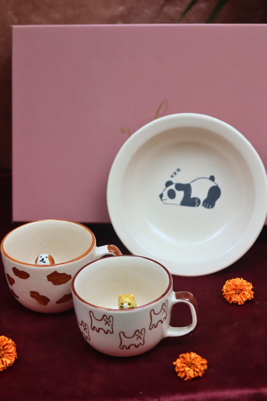 The Pawfect Luxe Rakhi Gift Hamper mde by ceramic
