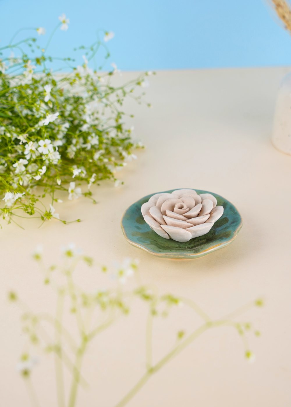 floral diffuser made by ceramic