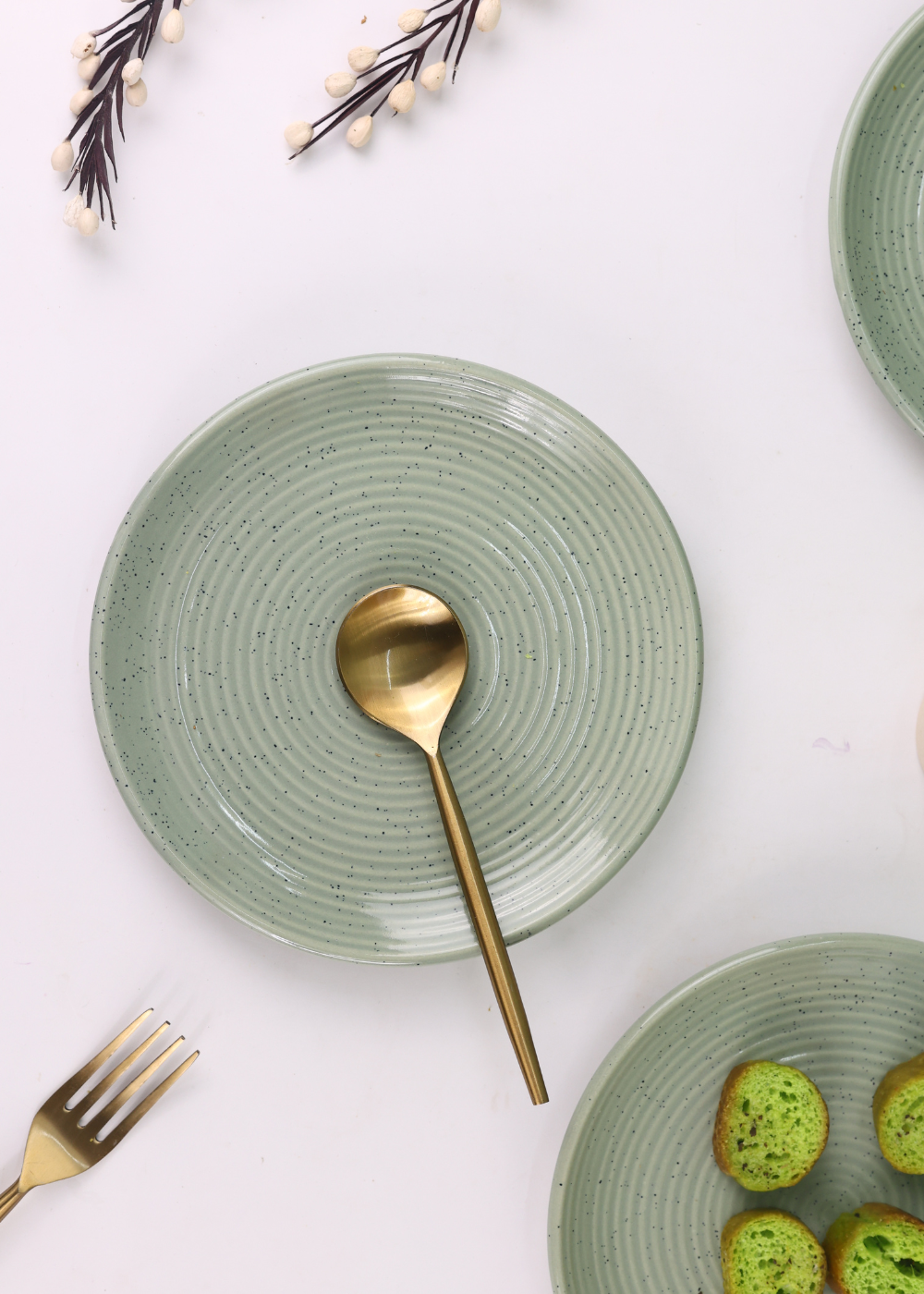 Dining plate sage green 