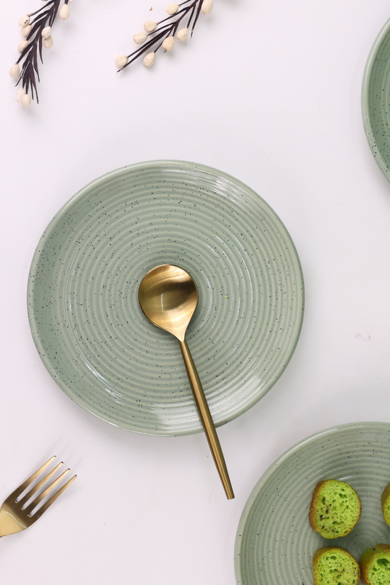 Dining plate sage green 