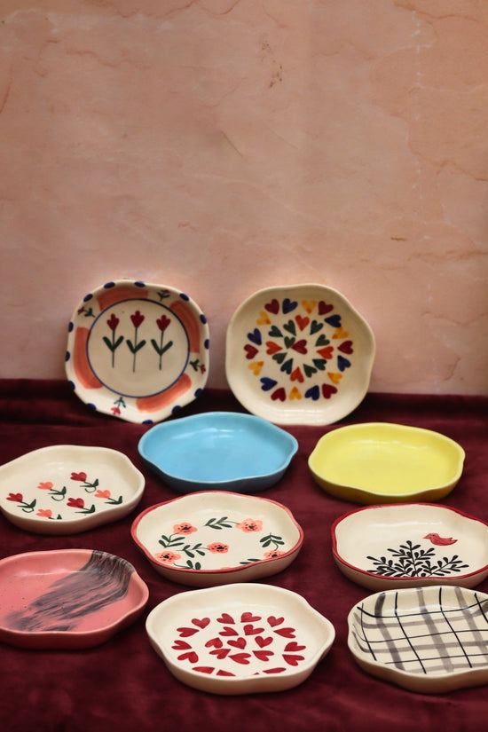 Set of 10 Hotselling Dessert plates (for the price of 7)