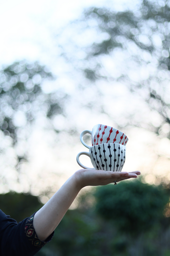black & red dotted lined mug made by ceramic 
