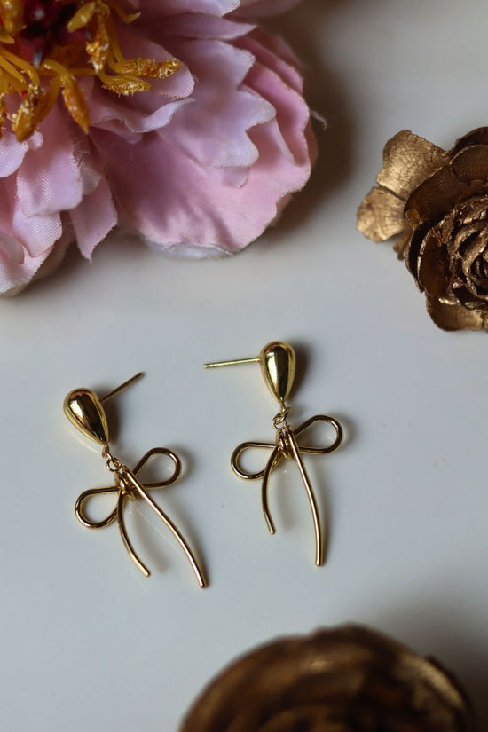 Hypoallergic Minimal Bow Earrings