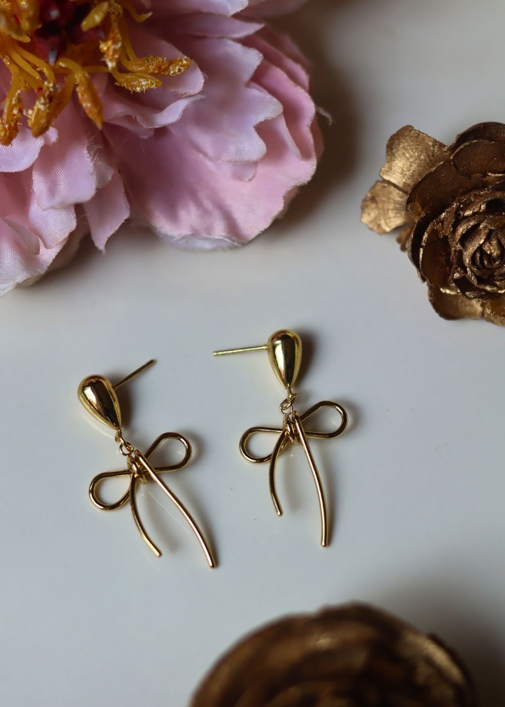 Hypoallergic Minimal Bow Earrings