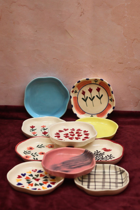 Set of 10 Hotselling Dessert plates (for the price of 7)